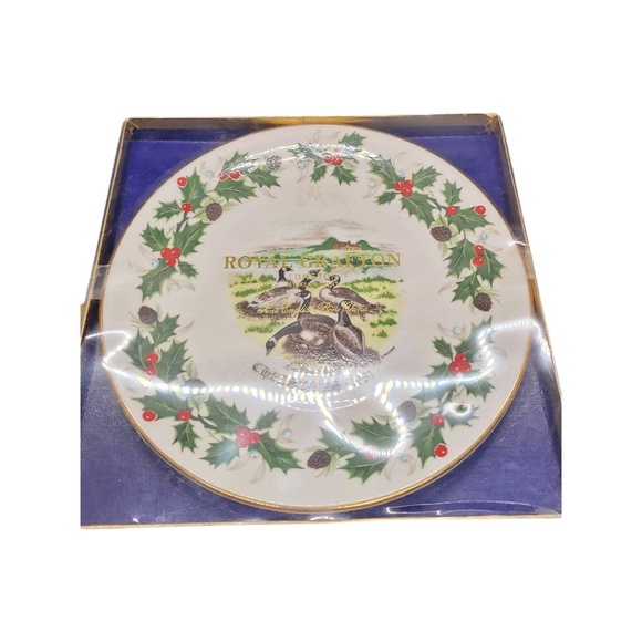 SALE - Royal Grafton Christmas Collection Plate - Picture 2 of 2